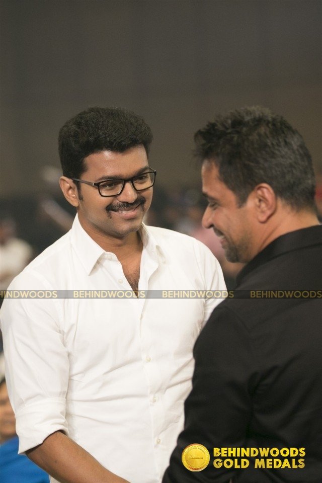 Vijay In Behindwoods Award - HD Wallpaper 