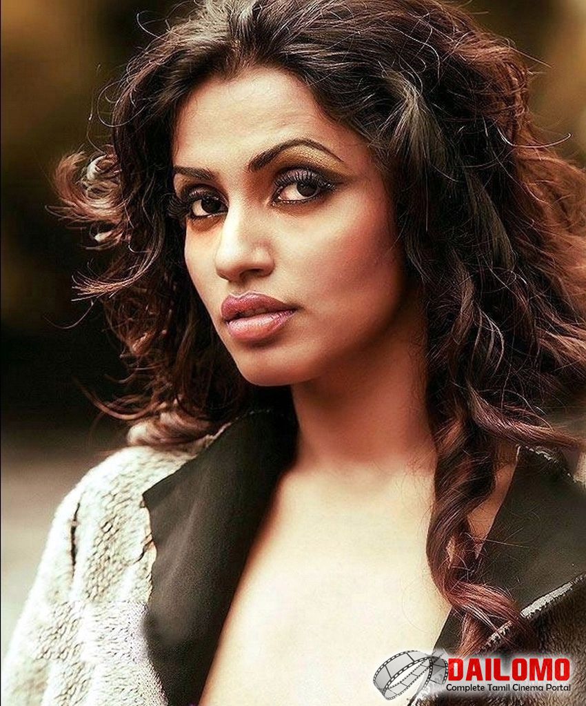 Akshara Gowda In Thuppaki - HD Wallpaper 