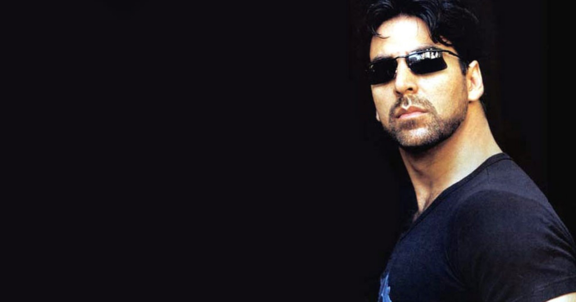 Latest Akshay Kumar Wallpapers Akshay Kumar Wallpapers - Bollywood Hero Akshay Kumar - HD Wallpaper 