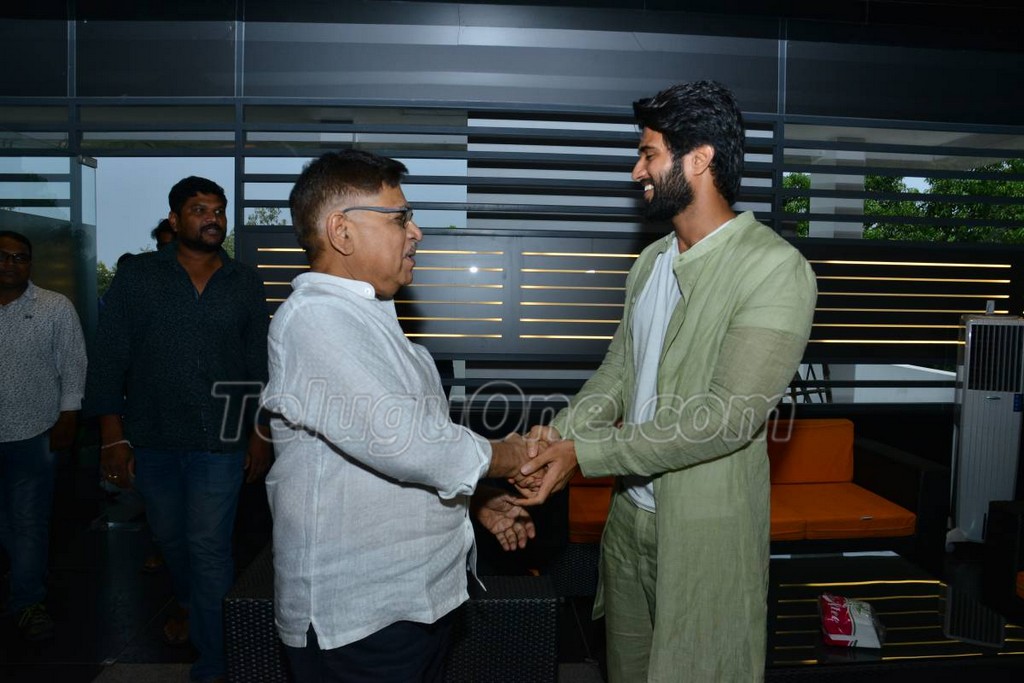 Standing - HD Wallpaper 