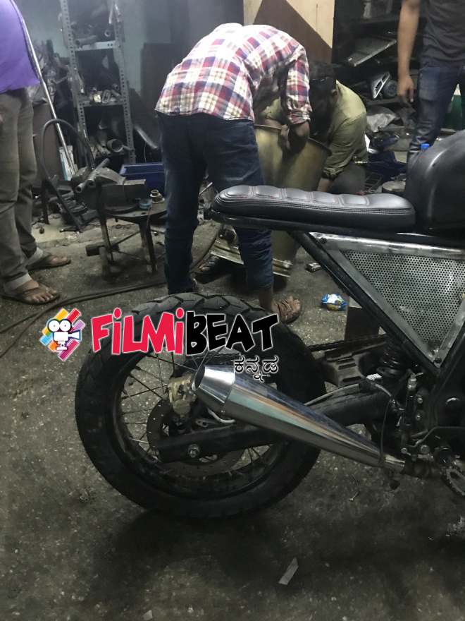 Yash Bike In Kgf Movie Photos - Kgf Movie Kgf Bike - HD Wallpaper 