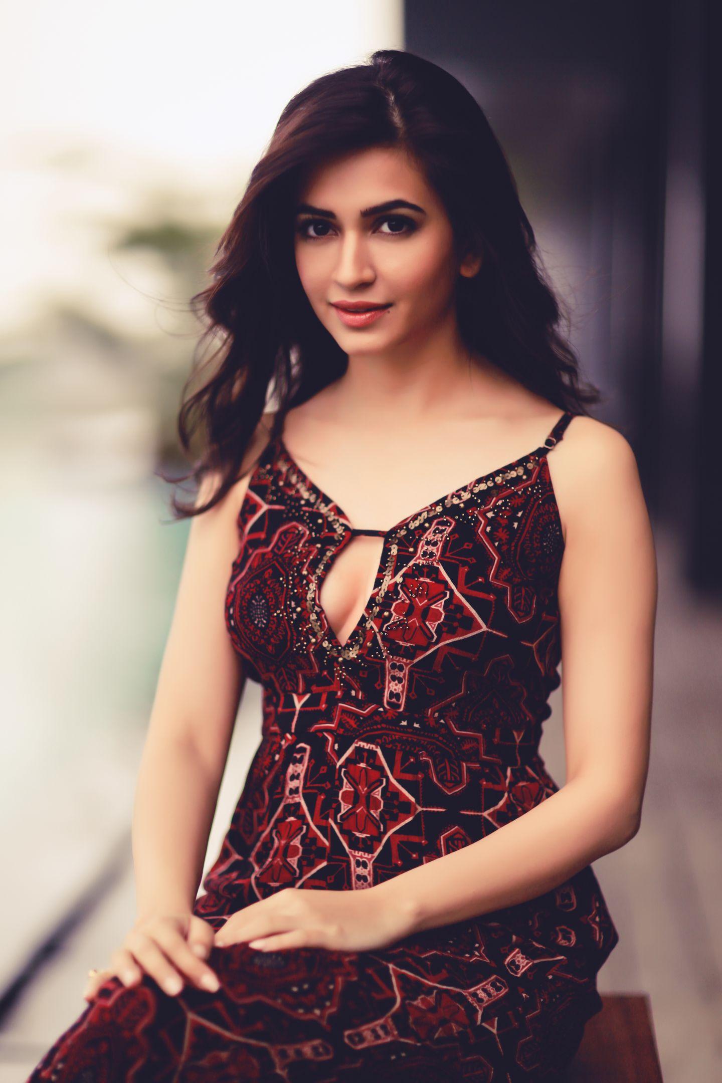 Heroine Wallpapers Hot - Kriti Kharbanda Full Hd - HD Wallpaper 