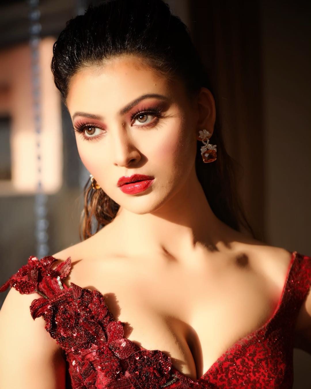 Urvashi Rautela Images - HD Wallpaper 