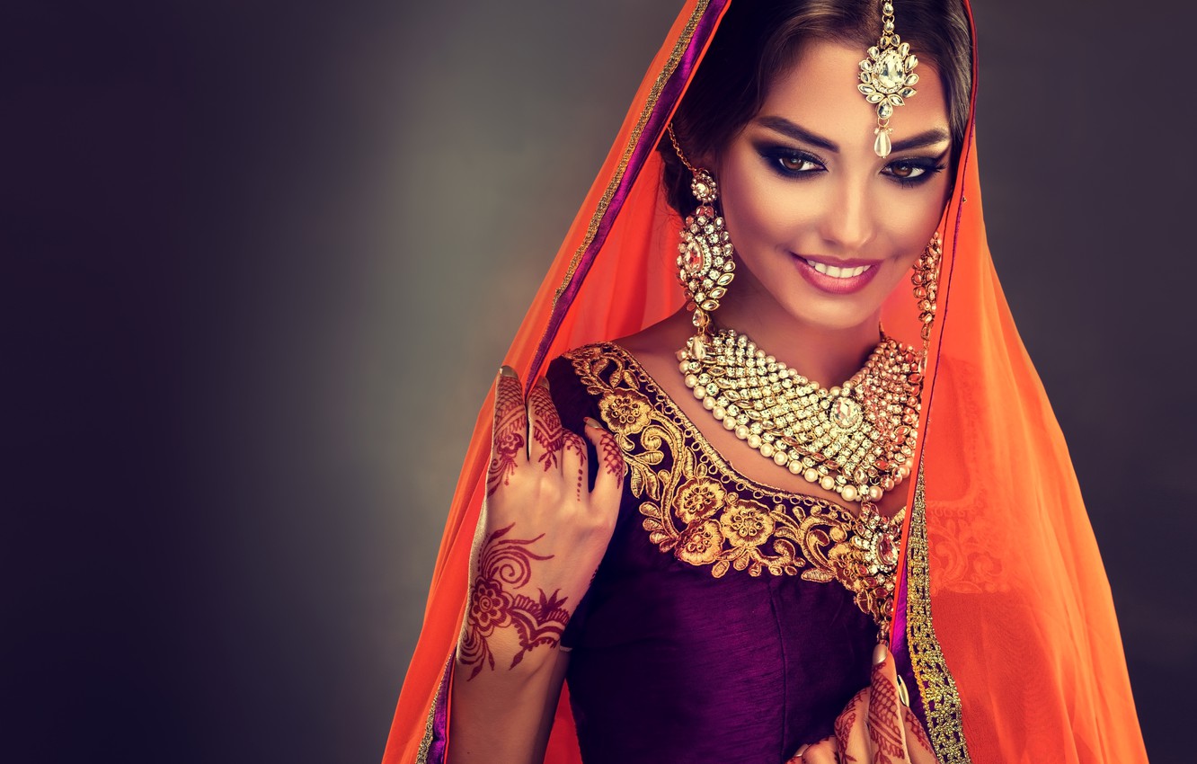 Photo Wallpaper Look, Girl, Decoration, Smile, Style, - Women In Traditional Dress - HD Wallpaper 