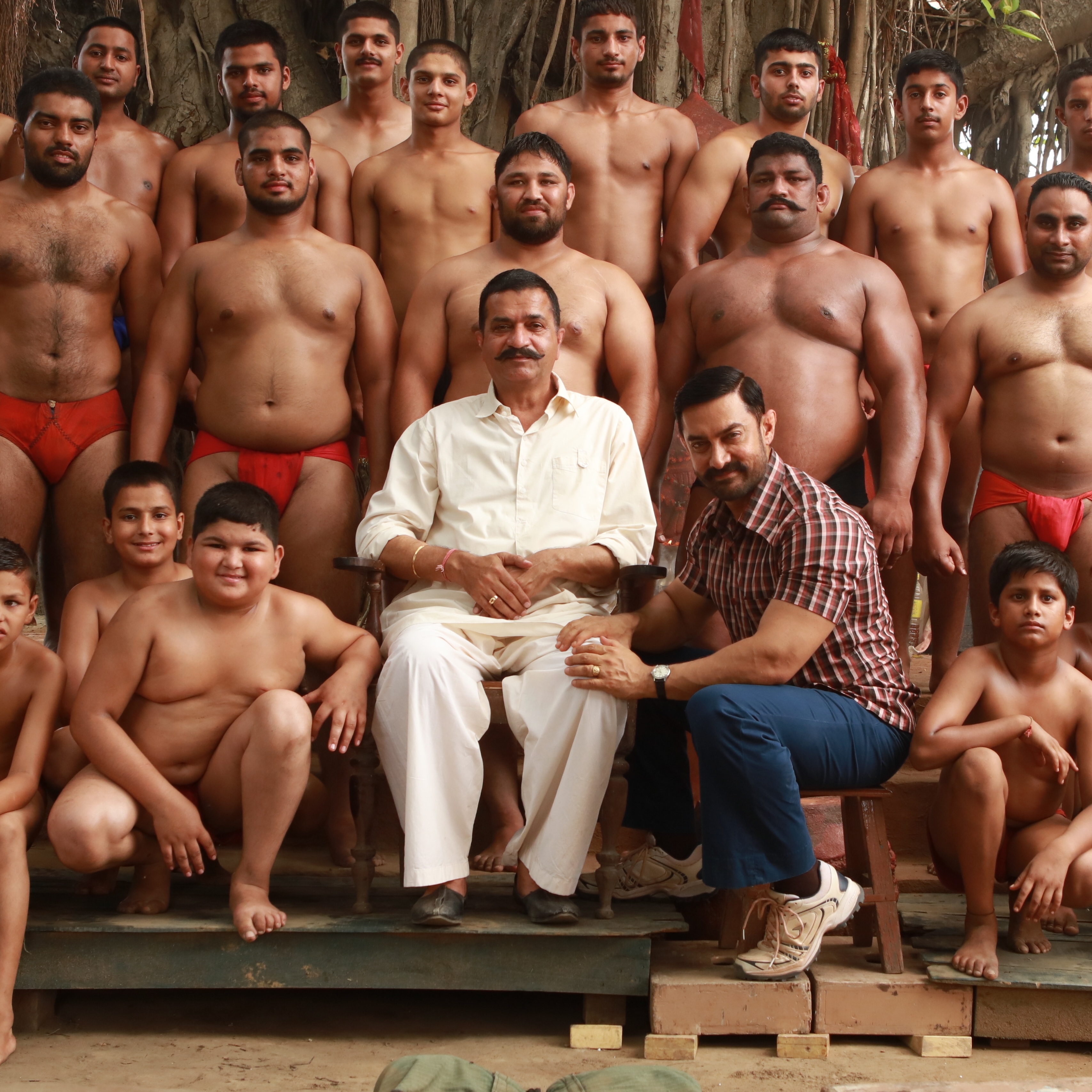 Hq Dangal Wallpapers - Amir Khan Dangal Fil Body - HD Wallpaper 