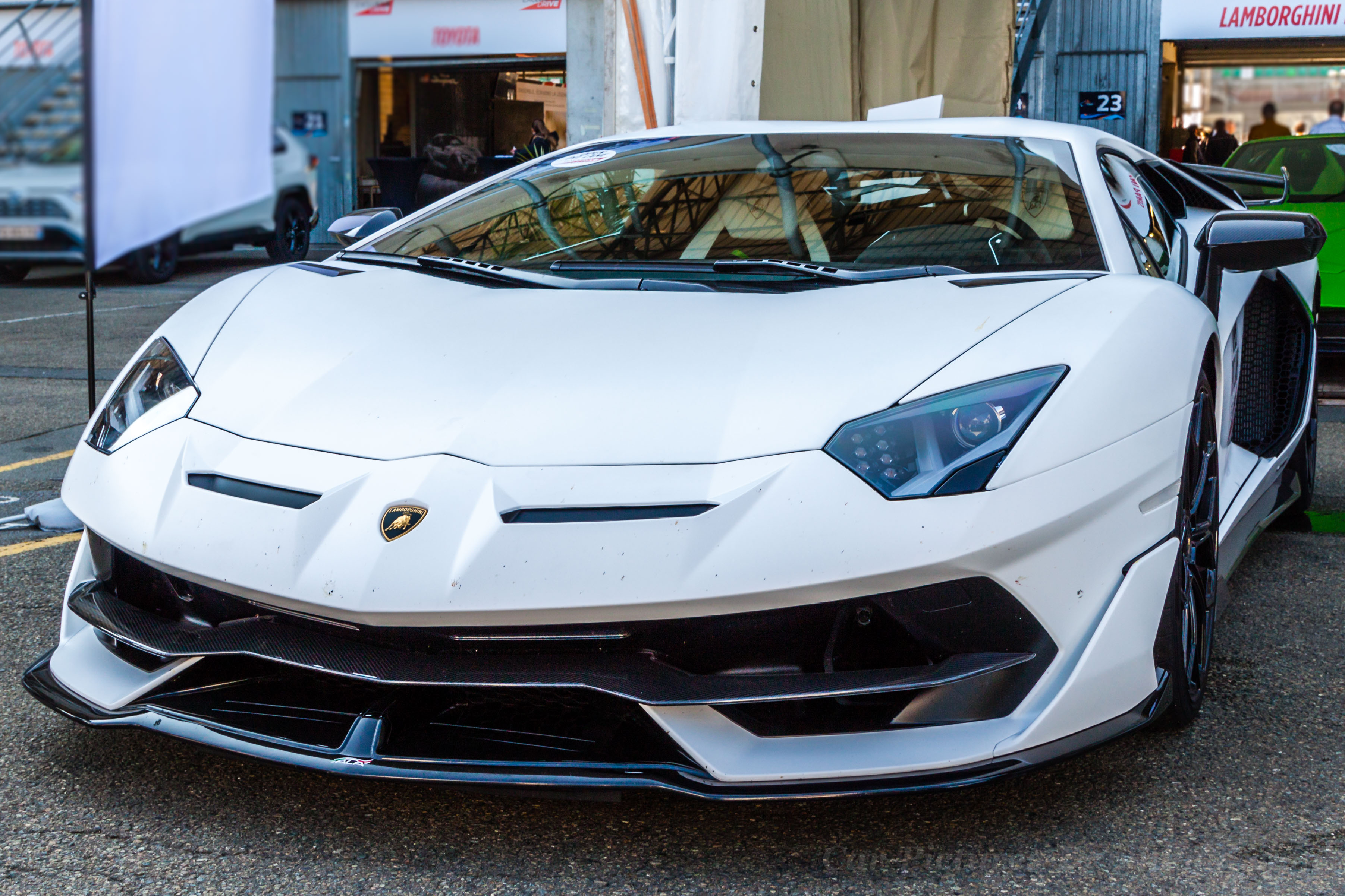 Beautiful Car - HD Wallpaper 