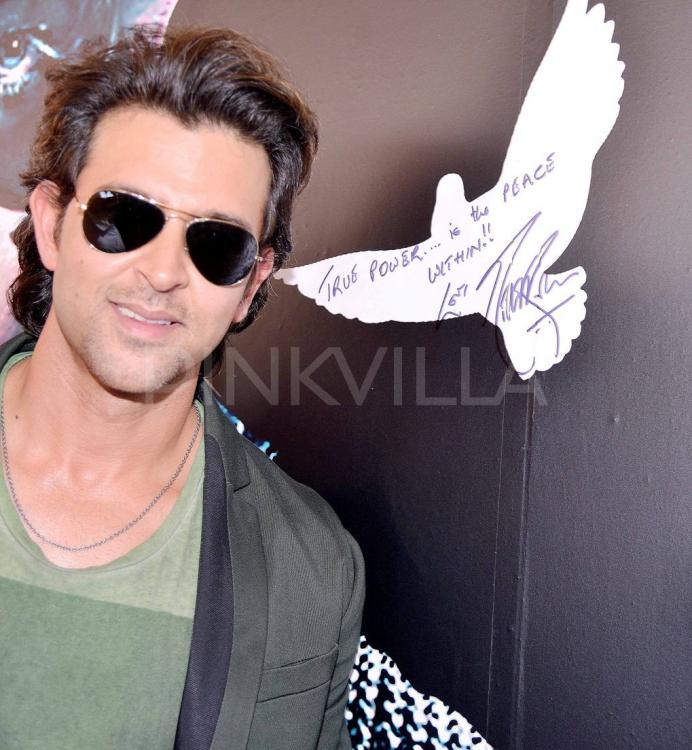 Photos,hrithik Roshan - Girl - HD Wallpaper 