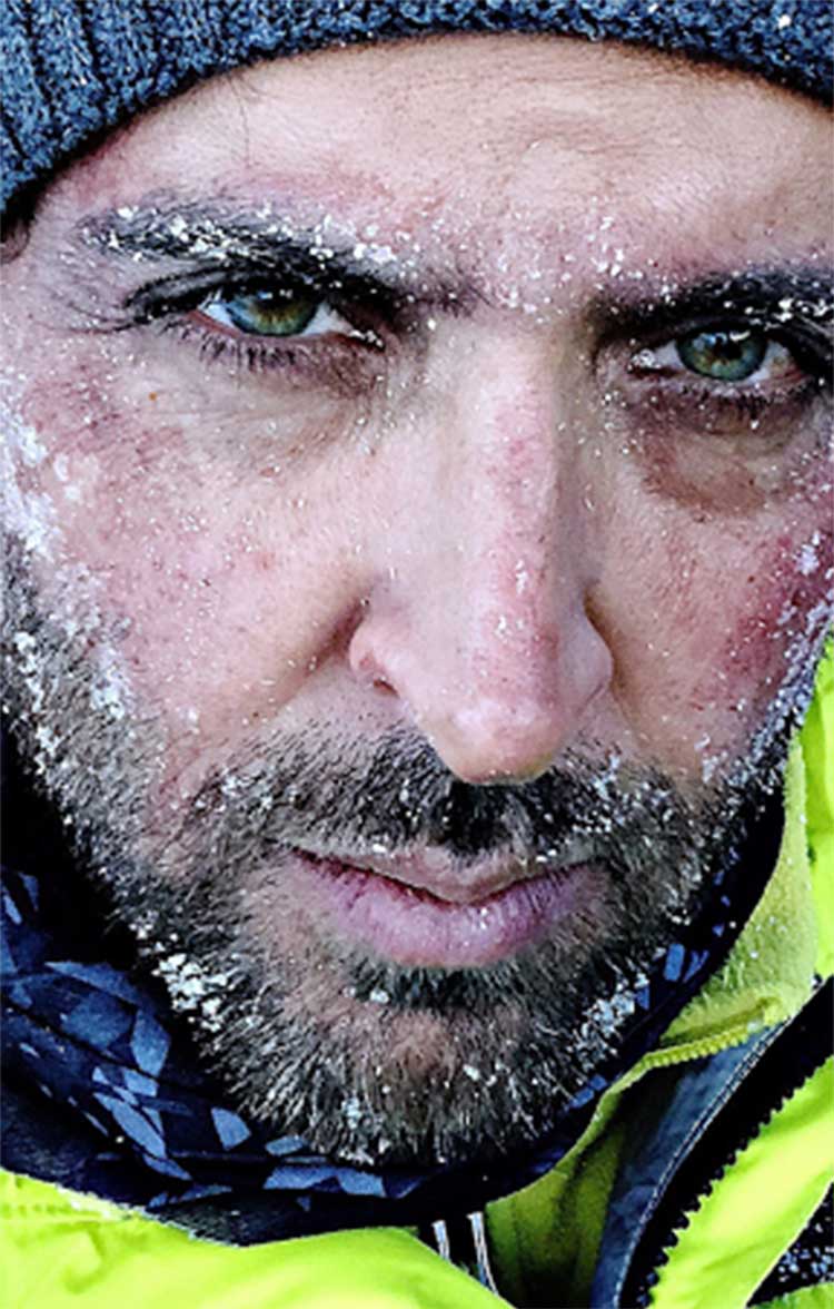 Hrithik Roshan’s Will-timed Selfie Is Making Us Shiver - Hrithik Roshan Close Up - HD Wallpaper 