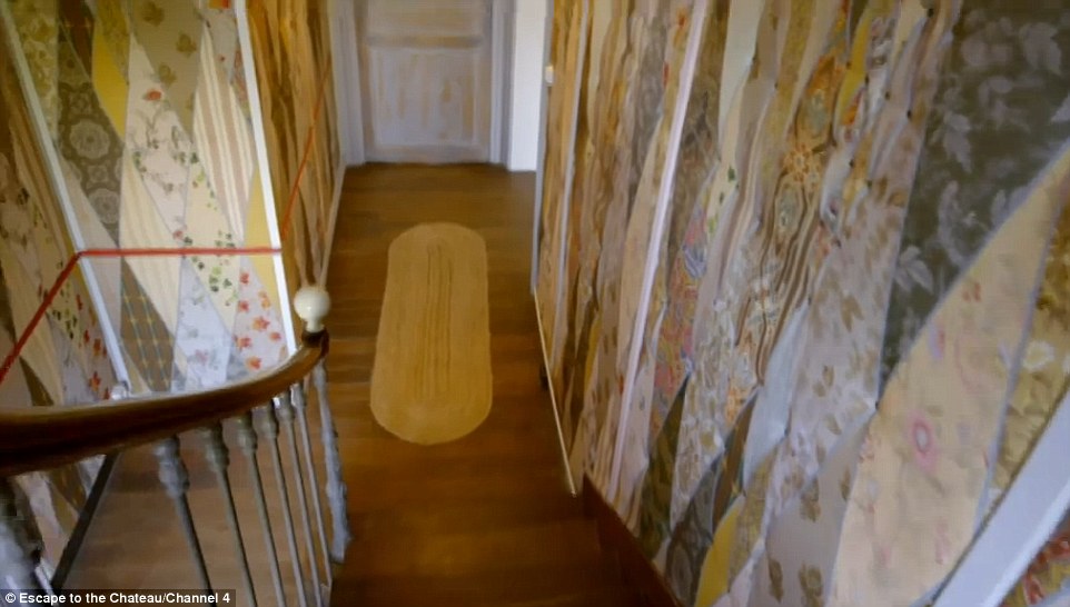 With The Help Of Her Husband Dick, They Plaster Boarded - Escape To The Chateau Wallpaper Room - HD Wallpaper 