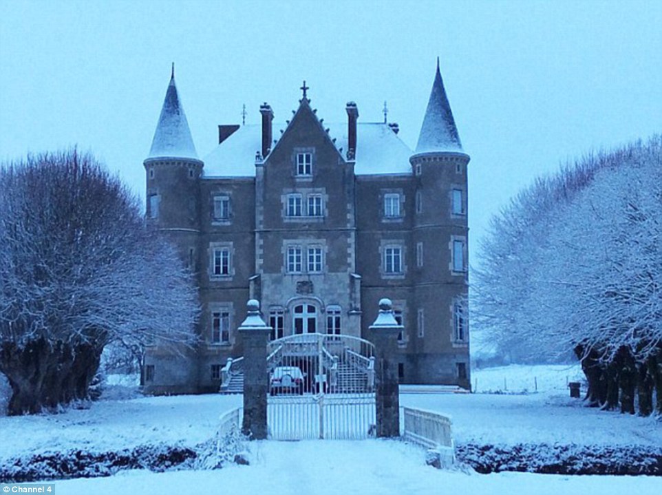 The 45 Bedroom Château De La Motte Husson Is Located - Chateau De La Motte Husson Location - HD Wallpaper 