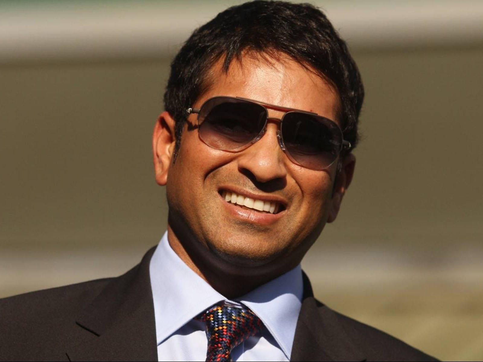 Sachin Tendulkar In Specs Wallpapers - Sachin Tendulkar Handsome - HD Wallpaper 