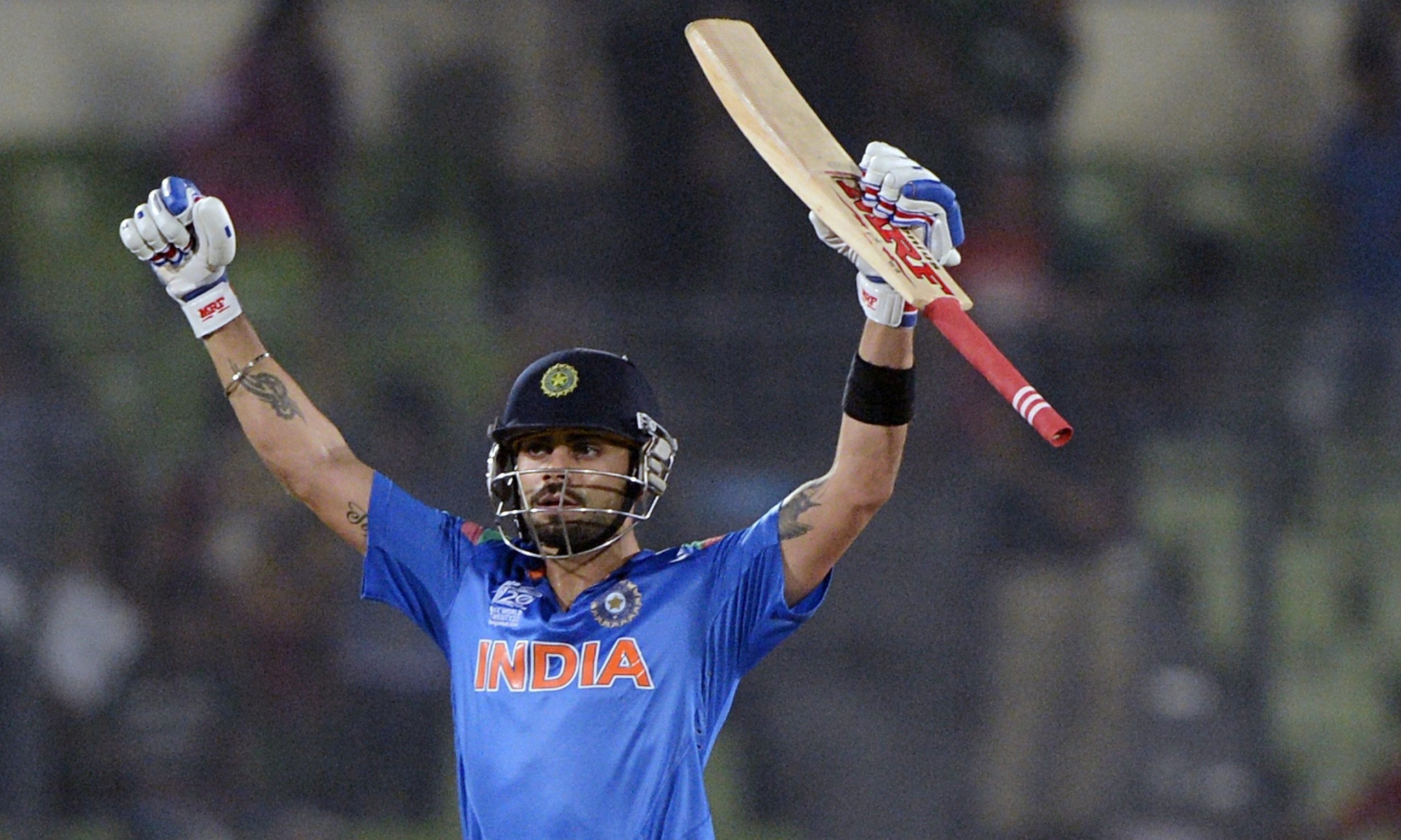 Virat Kohli Famous Indian Cricketer Hd Wallpapers - Virat Kohli Batting Photos Hd - HD Wallpaper 