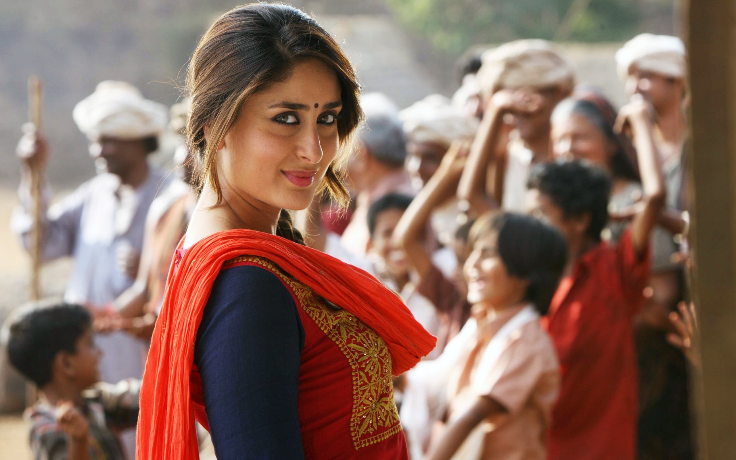 Free Download Kareena Kapoor Wallpaper Id - Kareena Kapoor Gori Tere Pyaar Mein - HD Wallpaper 