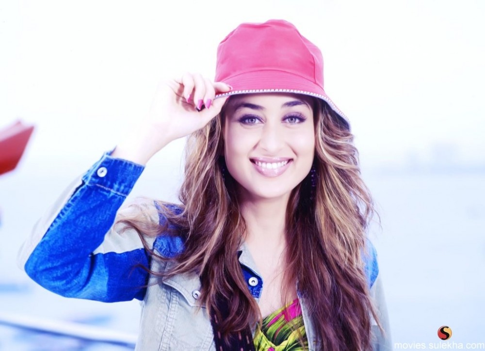 Raina S Joshi - Kareena Kapoor In Jeans - HD Wallpaper 