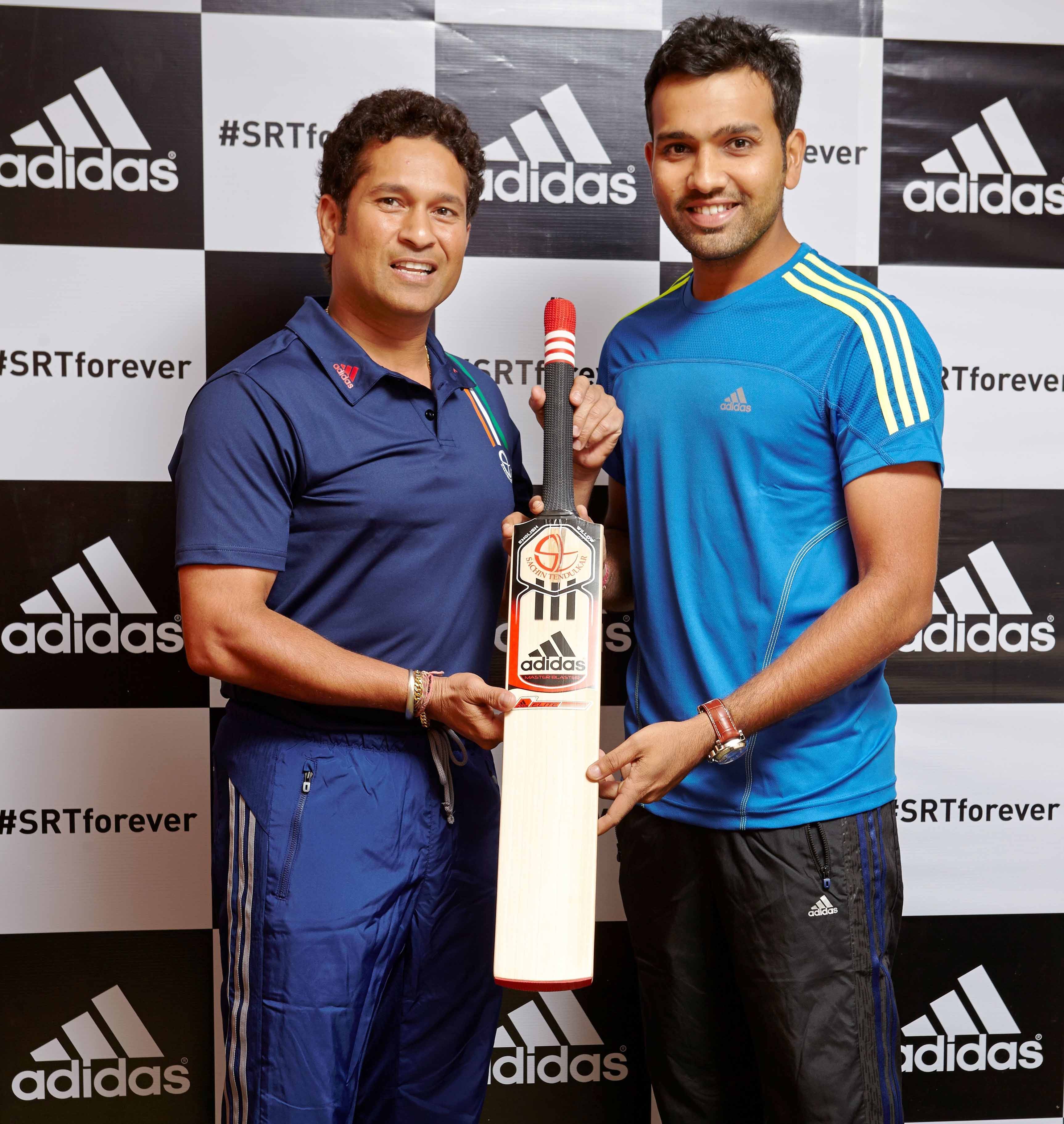 Rohit Sharma With Sachin Tendulkar High Definition - Rohit Sharma And Sachin Tendulkar - HD Wallpaper 