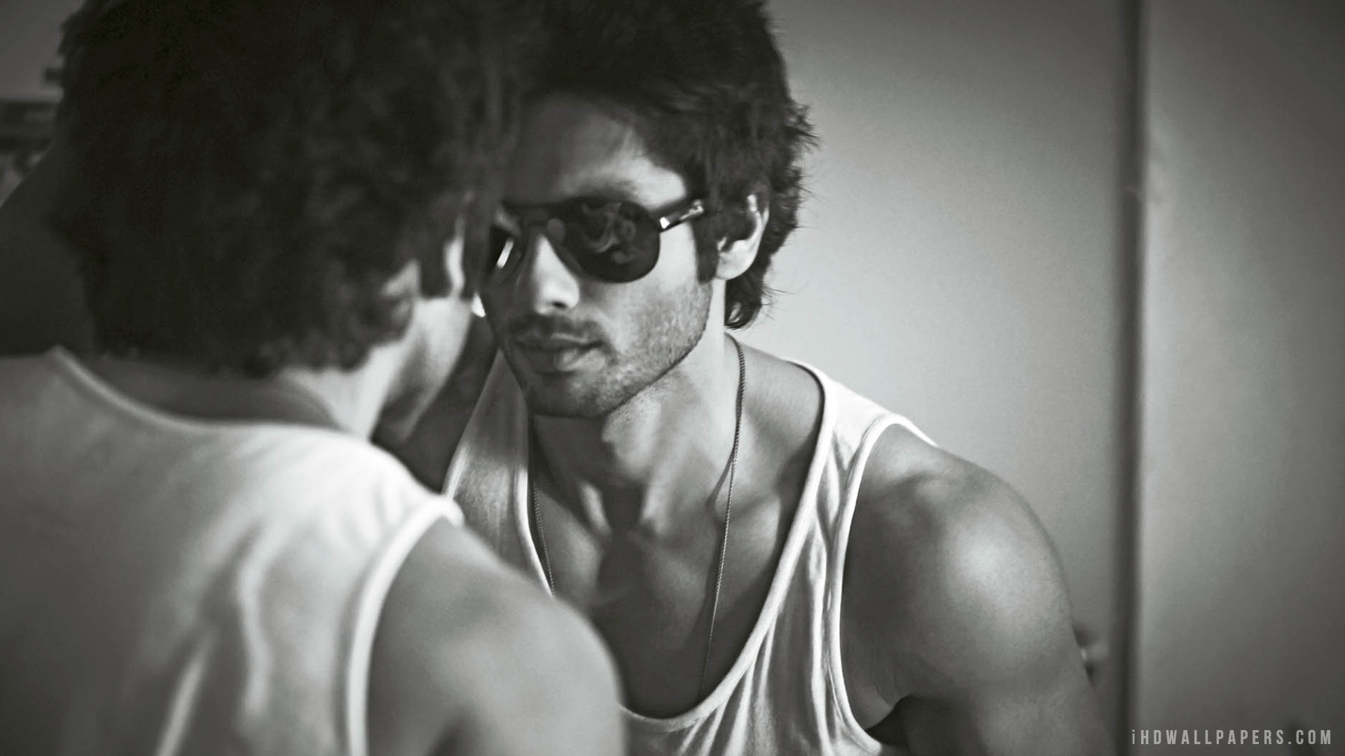 Shahid Kapoor Wallpaper Download - HD Wallpaper 