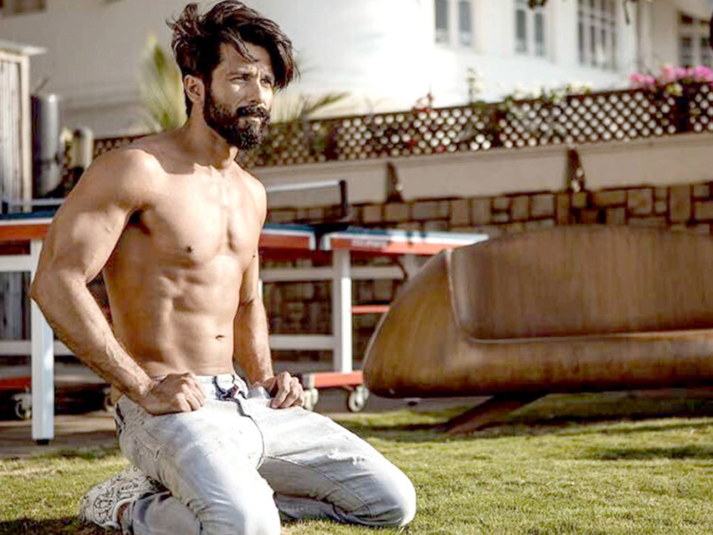 Shahid Kapoor Sexiest Asian Man - HD Wallpaper 