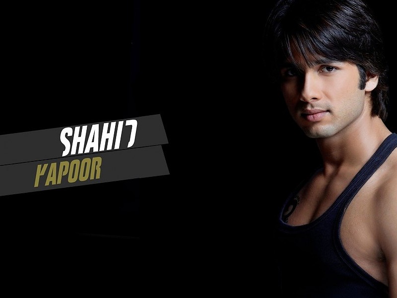 Smart Look Of Shahid Kapoor Wallpaper - Shahid Kapoor Shirtless - HD Wallpaper 