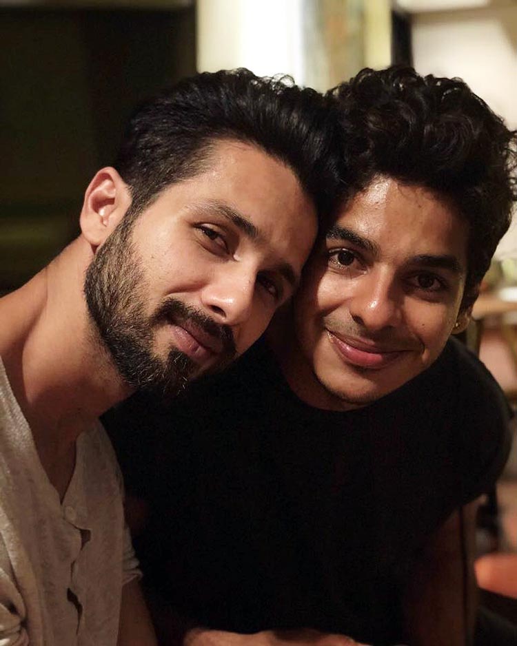 Shahid Kapoor With His ‘starboy’ Ishaan Khatter - Neelima Azeem Shahid Kapoor Mother - HD Wallpaper 