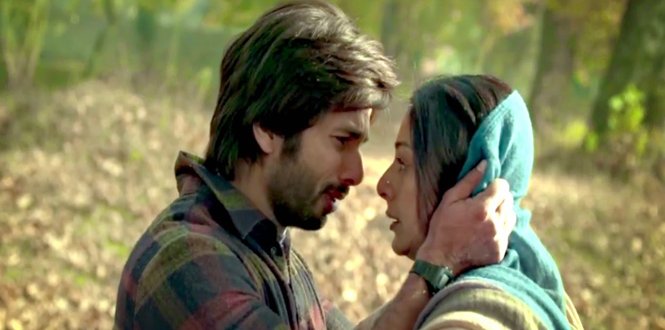 Haider Movie Pics Photos Stills Wallpapers - Tabu Shahid Kapoor Haider - HD Wallpaper 