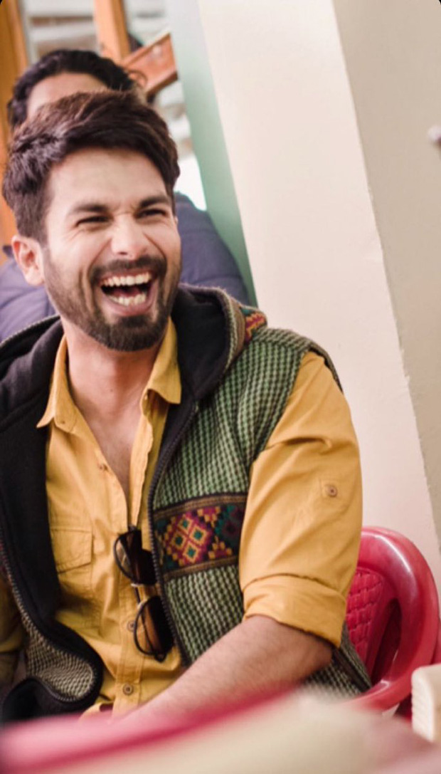 Batti Gul Meter Chalu - Shahid Kapoor Jacket In Batti Gul Meter Chalu - 620x1087 Wallpaper Batti Gul Meter Chalu - Shahid Kapoor Jacket In Batti Gul Meter Chalu - 620x1087 Wallpaper