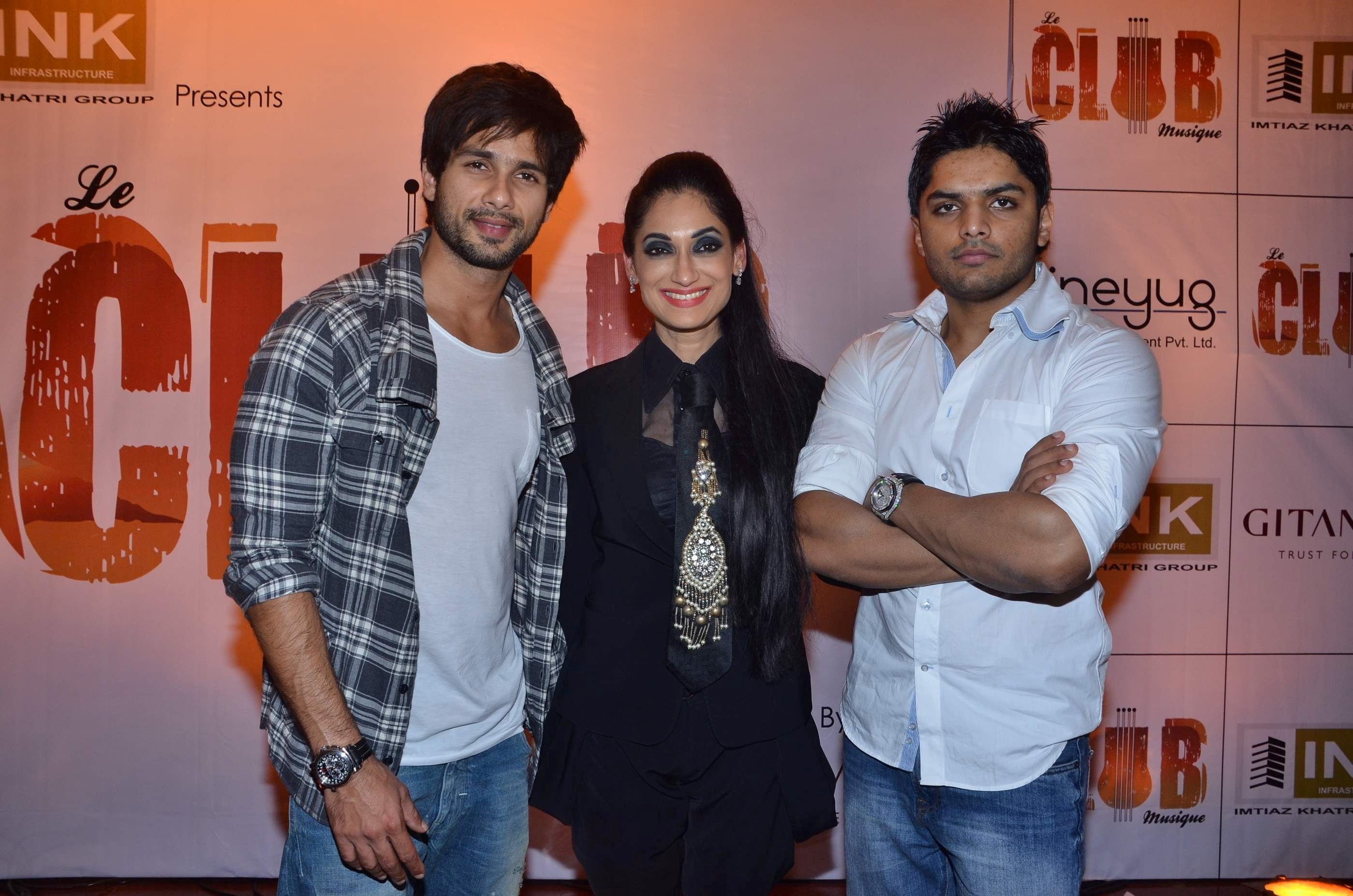 Shahid Kapoor At Le Club Music - Shahid Kapoor Group - HD Wallpaper 