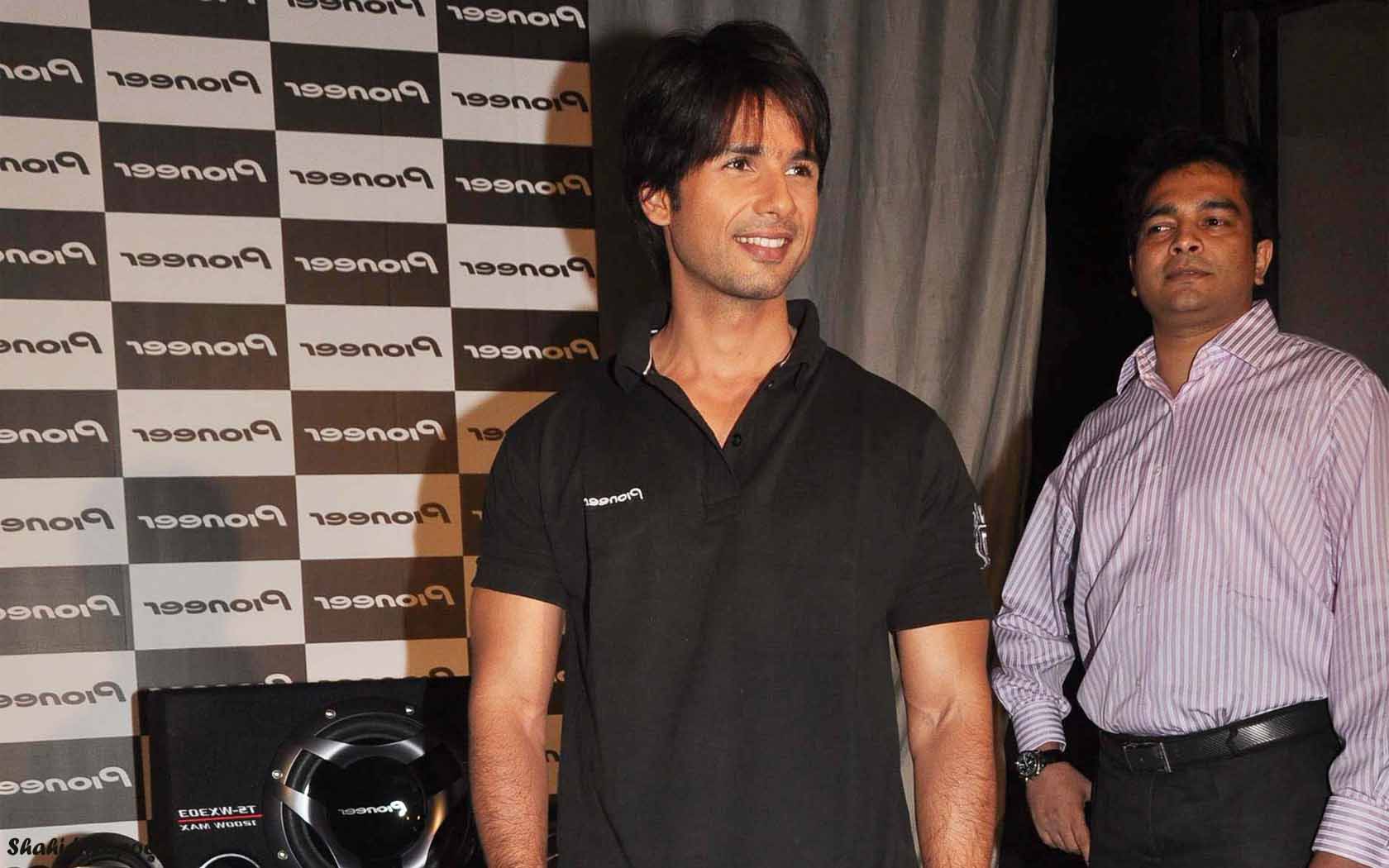 Most Handsome Bollywood Actor Shahid Kapoor High Definition - Actor - HD Wallpaper 