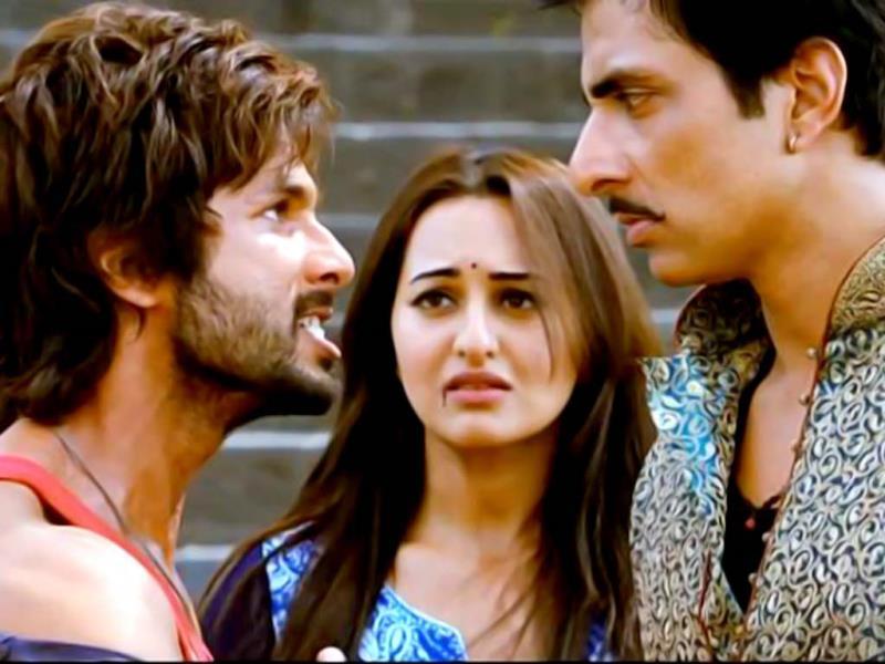 Shahid Kapoor Who S Known For His Chocolate Boy Looks, - Gandi Baat R Rajkumar - HD Wallpaper 