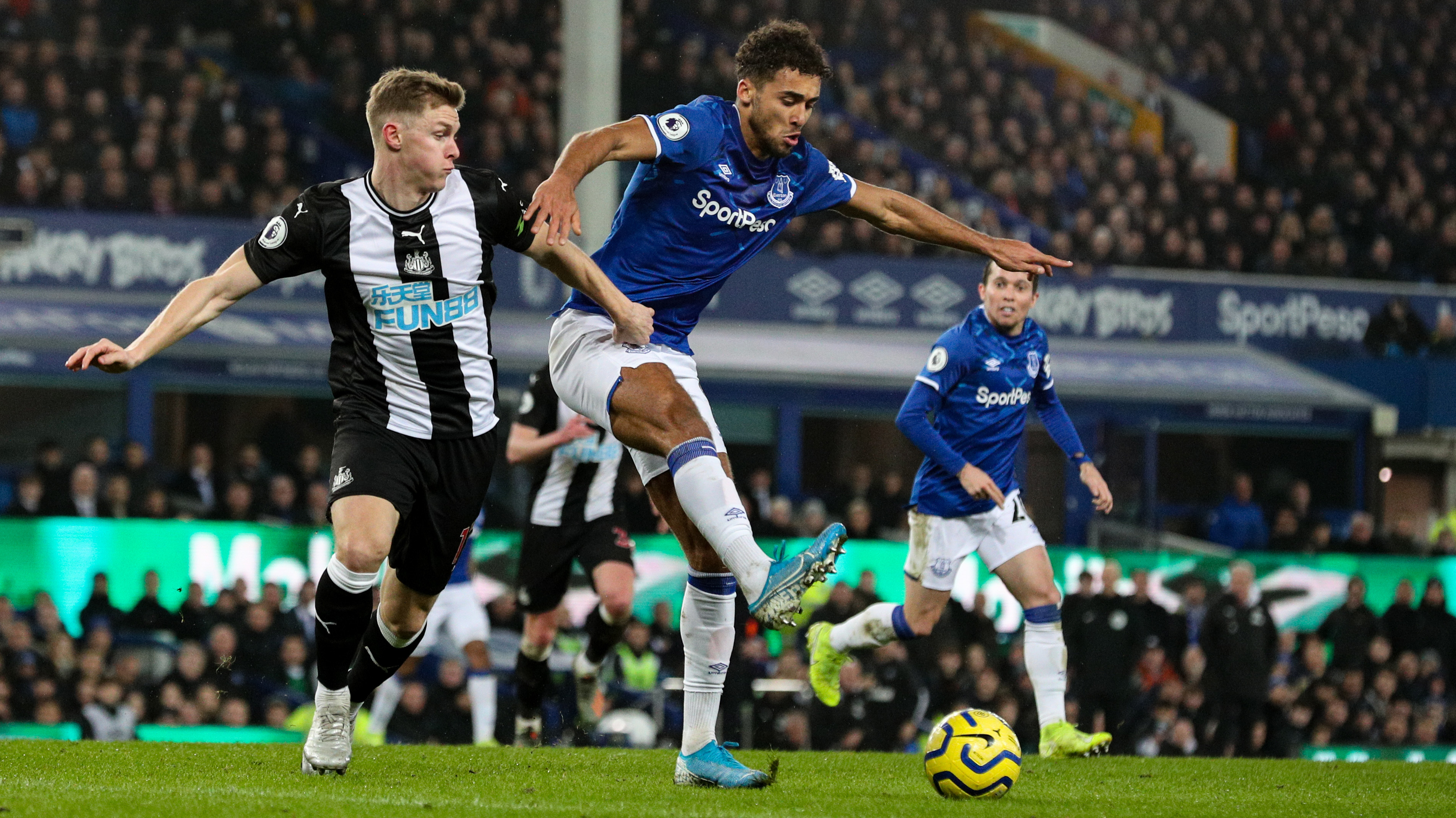 Kick Up A Soccer Ball - HD Wallpaper 