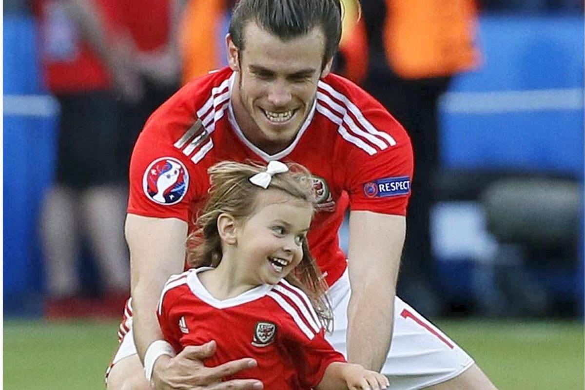 Gareth Bale With Daughter - HD Wallpaper 