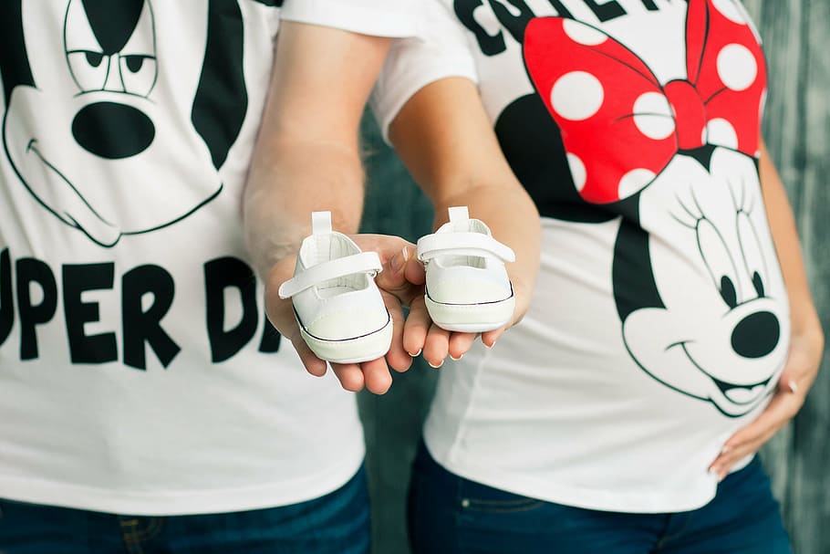 Matching Pair Of Mickey And Minnie Mouse Graphic Crew - HD Wallpaper 