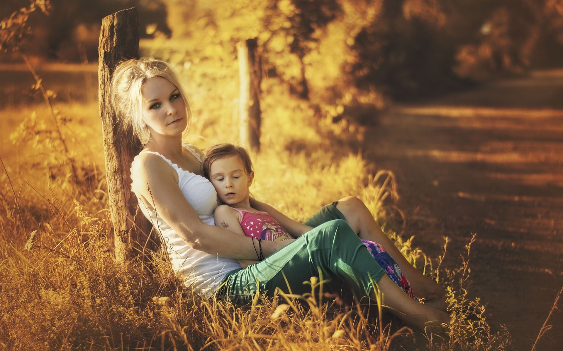 Wallpaper Mother And Daughter, Grass, Sunshine, Summer - Mae E Filha Hd - HD Wallpaper 