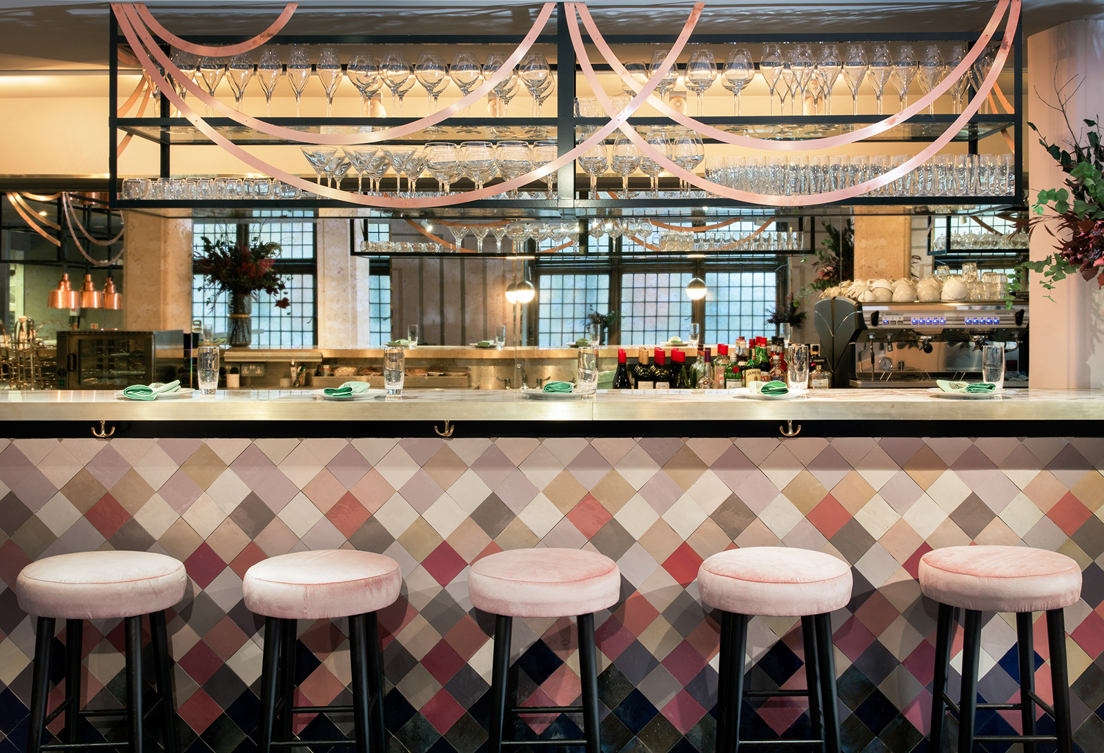 Arthur S Restaurants, Liberty S London - Bar Stool - HD Wallpaper 