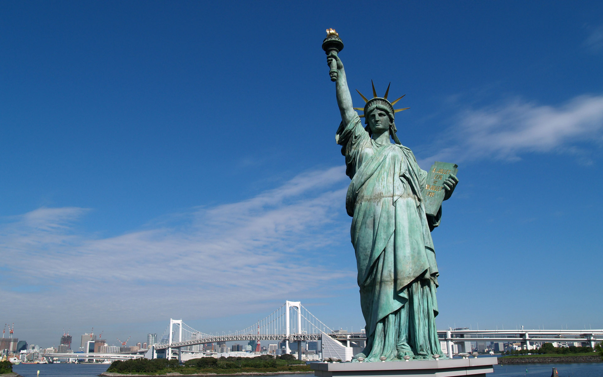 Beautiful Statue Of Liberty On New York City Wallpaper - Statue Of Liberty Hd - HD Wallpaper 