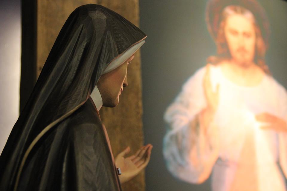 Faustina - Divine Mercy With Jesus Saint Faustina - HD Wallpaper 