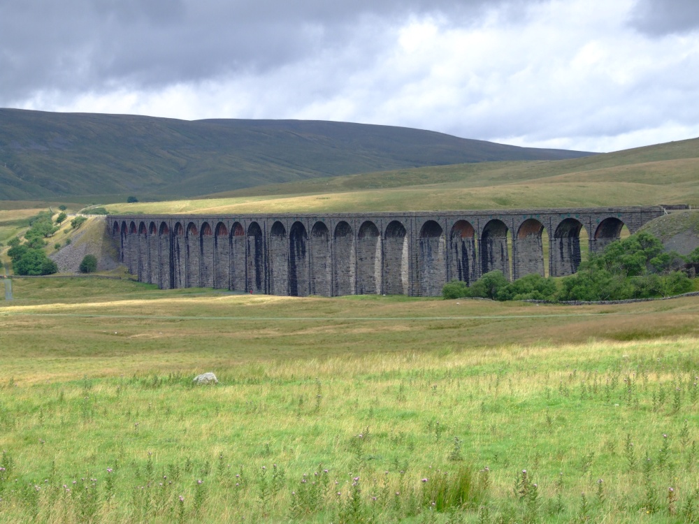 Ribblehead Viaduct, North Yorkshire - Viaduct - HD Wallpaper 