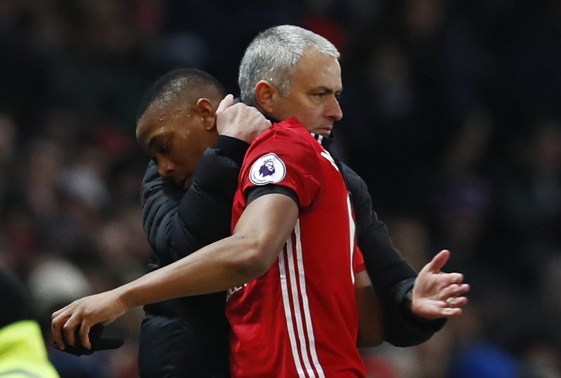 Manchester United Striker Anthony Martial Is Congratulated - Jose Mourinho Anthony Martial - HD Wallpaper 