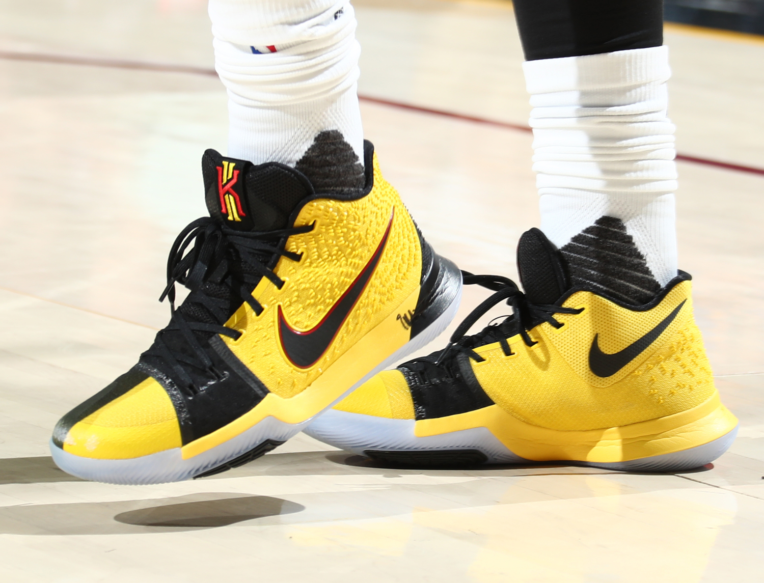 Kyrie Irving Clothing Lebron Shoes For Sale - Kyrie 3 Shoes Bruce Lee - HD Wallpaper 