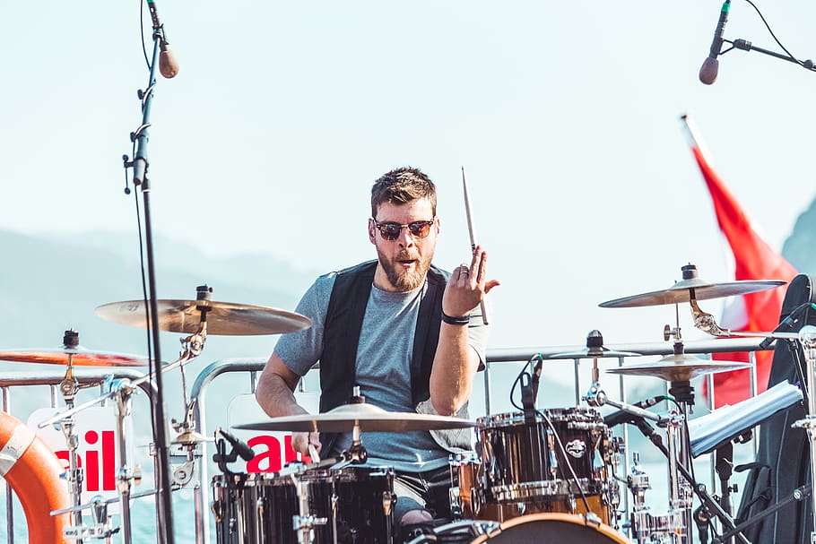 Man Playing Drums, Artist, Band, Concert, Drummer, - HD Wallpaper 