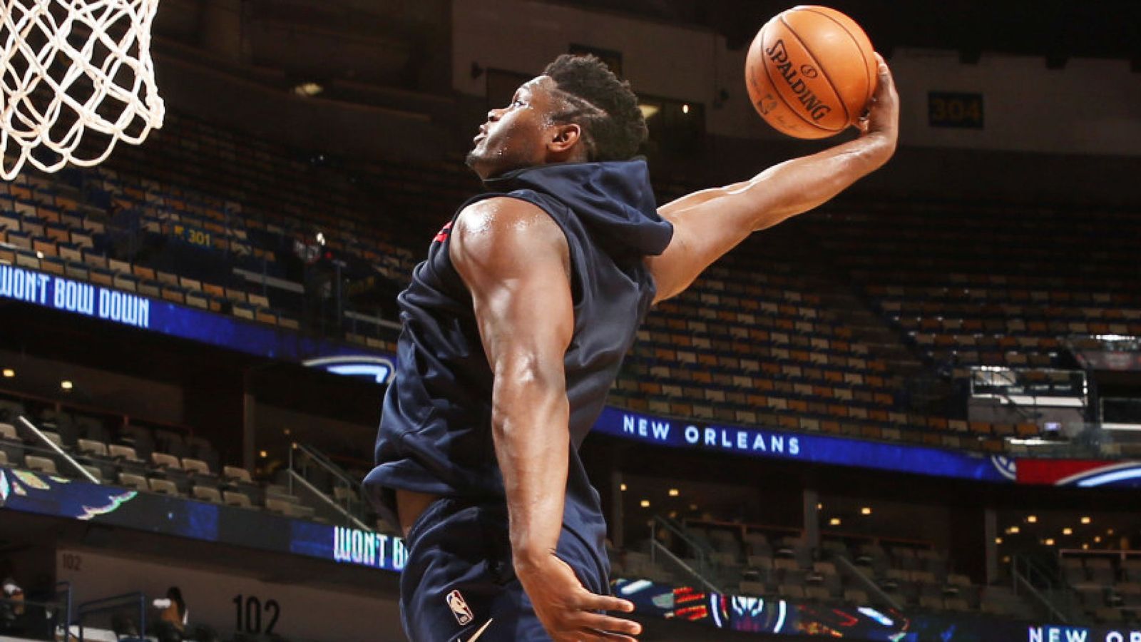 Zion Williamson Throws Down A Dunk During Pelicans - Zion Williamson Dunk Pelicans - HD Wallpaper 