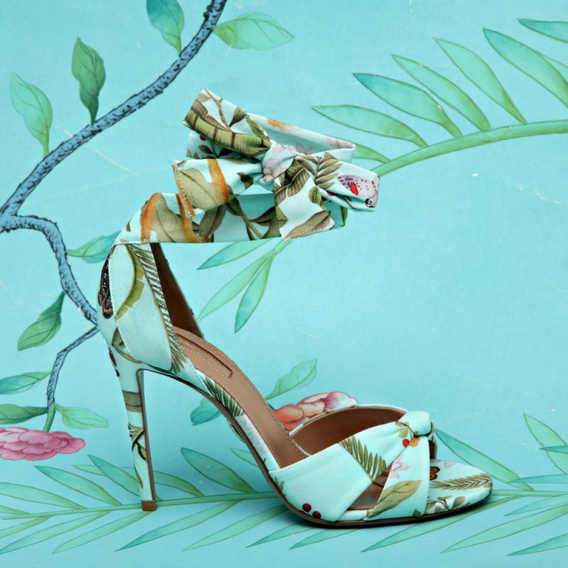 The Very Popular Dark Floral Wallpaper, Currently Available - Sandal - HD Wallpaper 