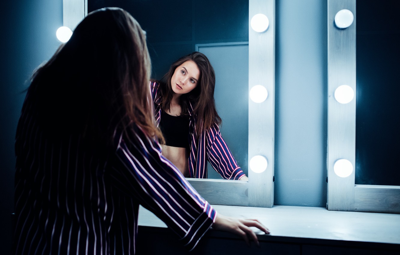 Photo Wallpaper Look, Girl, Reflection, Hair, Mirror, - Girl - HD Wallpaper 