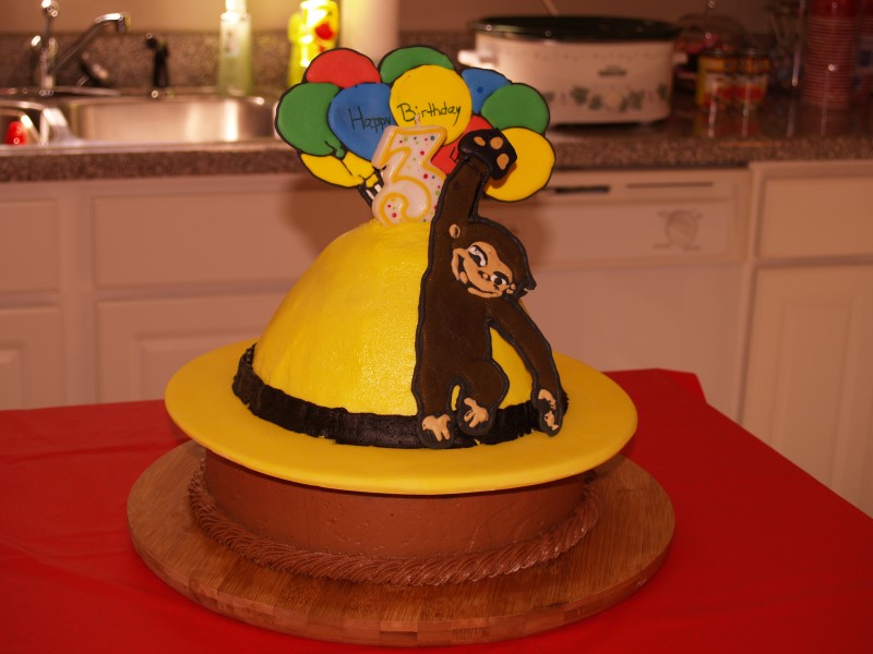 Curious George Birthday Cake Pictures - Man With The Yellowhat Cakes - HD Wallpaper 