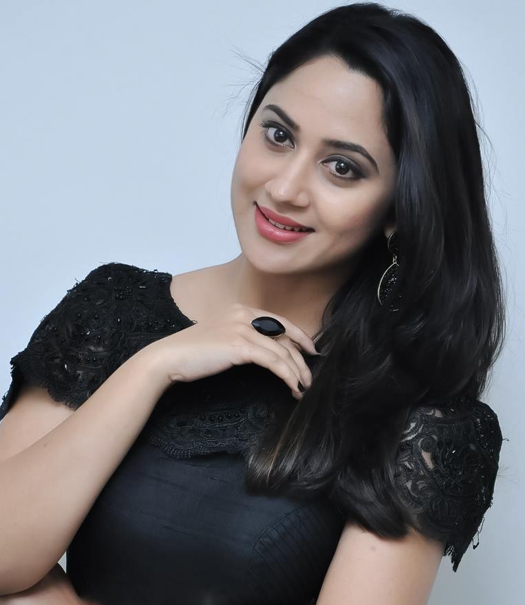 Miya George Malayalam Actoress Eating Food Time - HD Wallpaper 