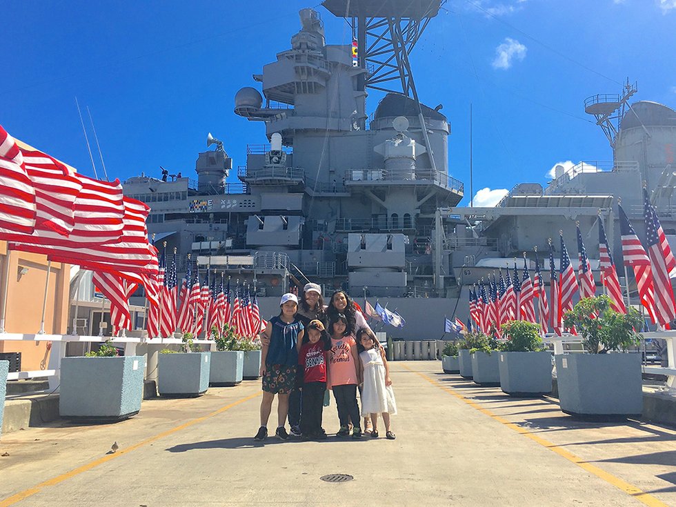 Mighty Mo Familygroup Flags - Battleship Missouri Memorial - HD Wallpaper 