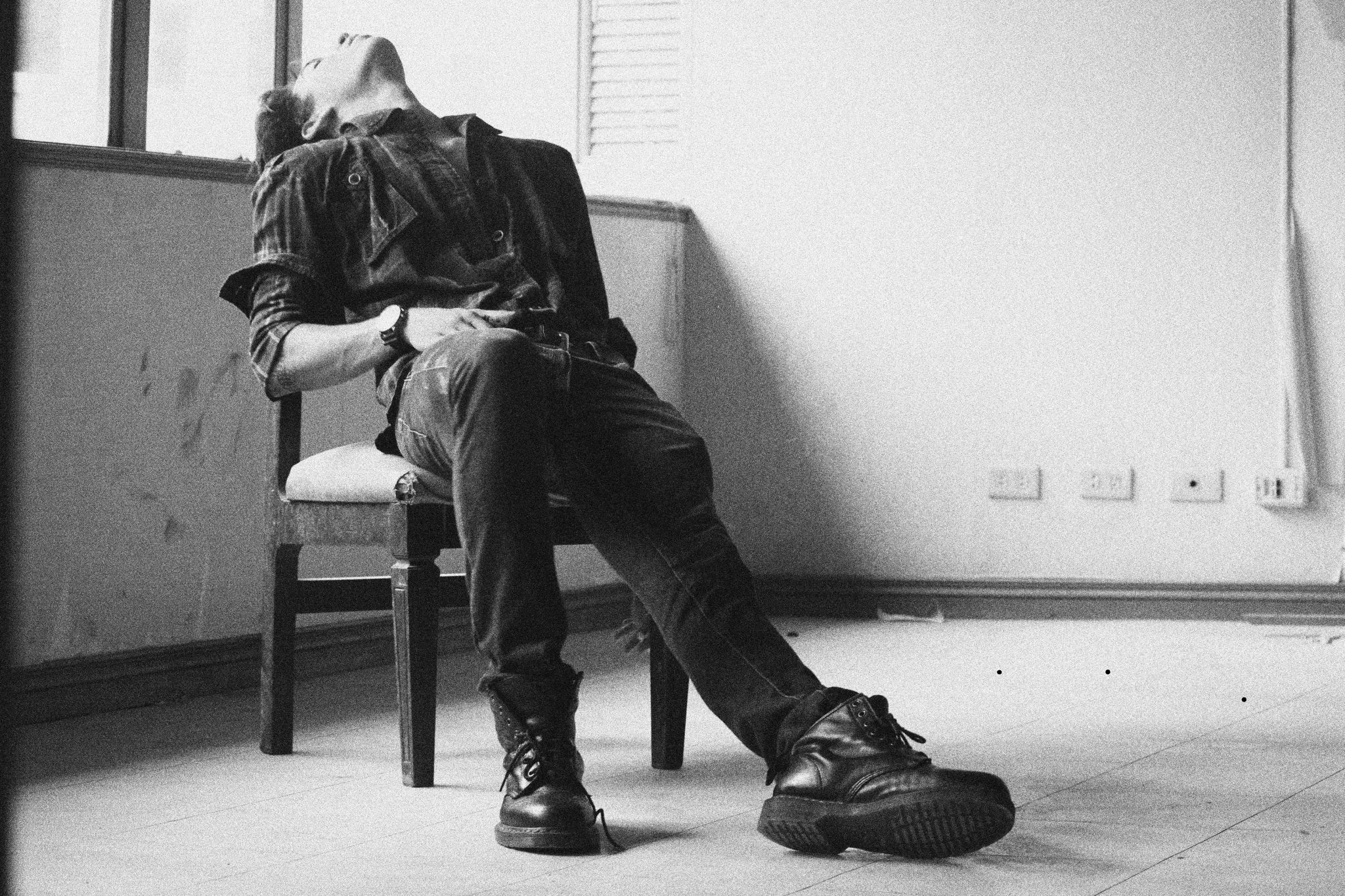 Lonely And Sad Wallpaper - Alone Sad Wallpaper Downloaded - HD Wallpaper 