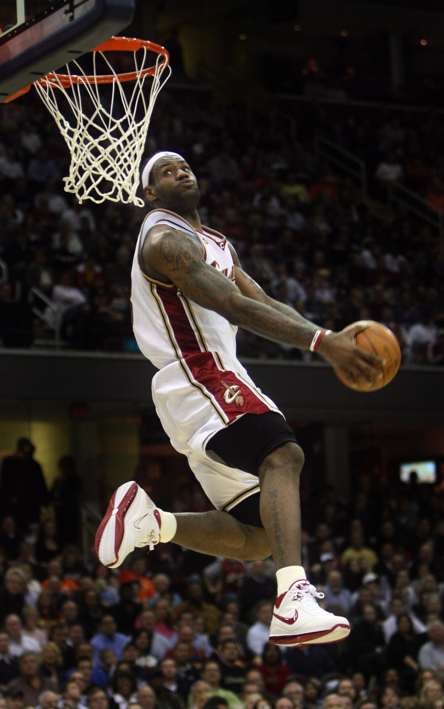 Dunk Wallpapers Hd Lebron James - HD Wallpaper 