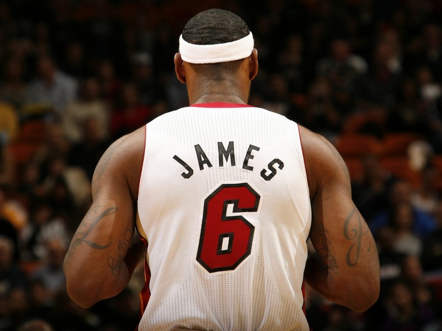 Wallpaper Lebron James, Nba, Basketball Player, Basketball, - Back Of A Basketball Player - HD Wallpaper 