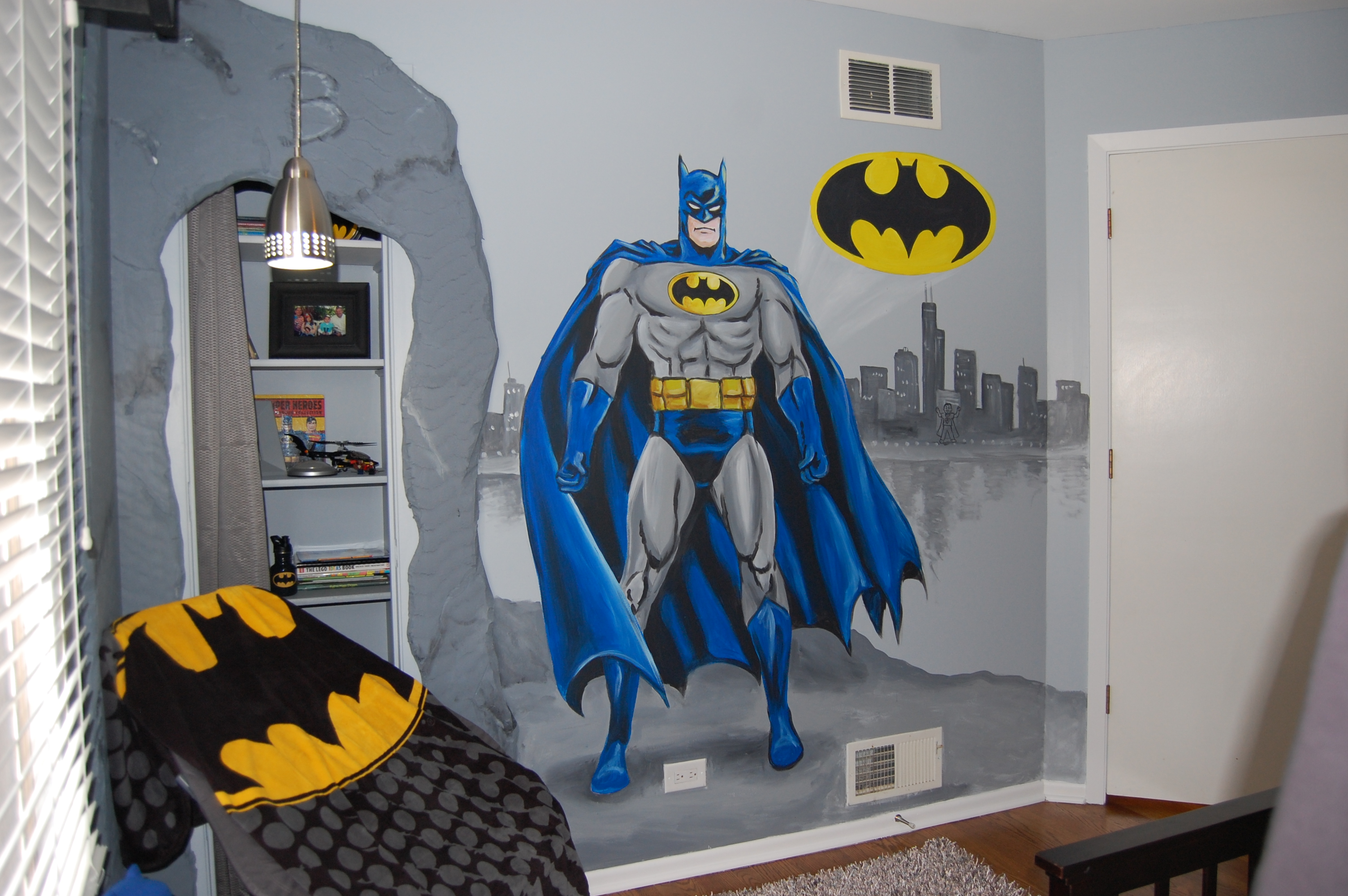 Batman Painted Walls - HD Wallpaper 