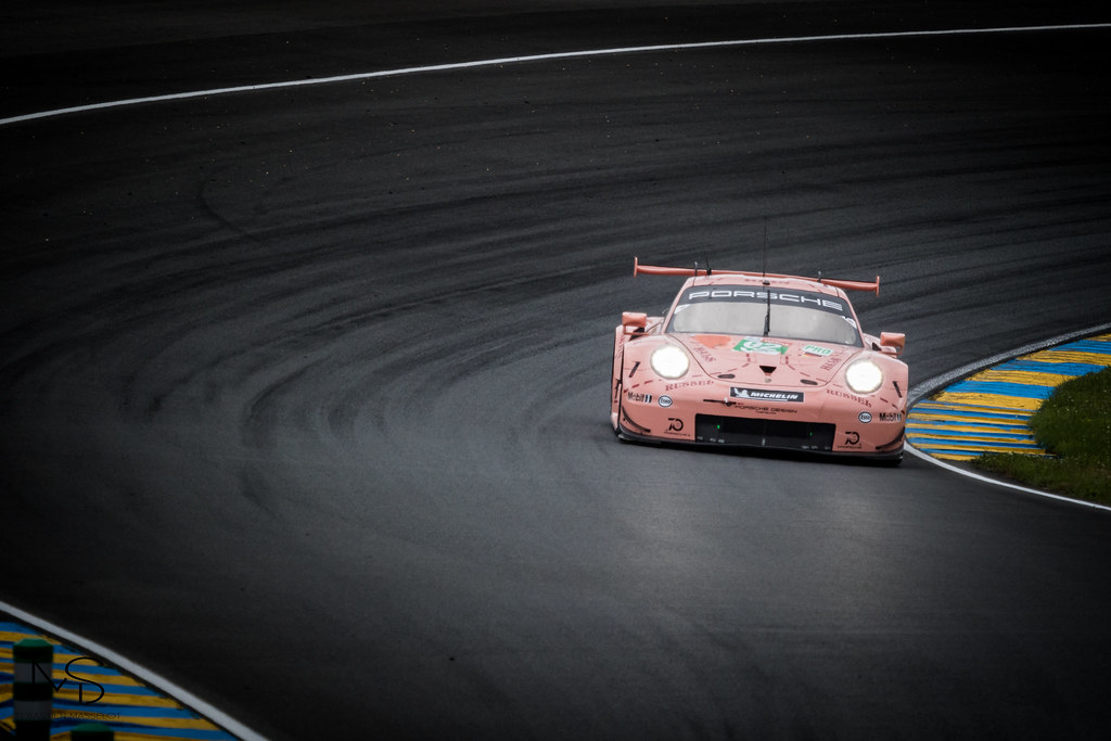 Sports Car Racing - HD Wallpaper 